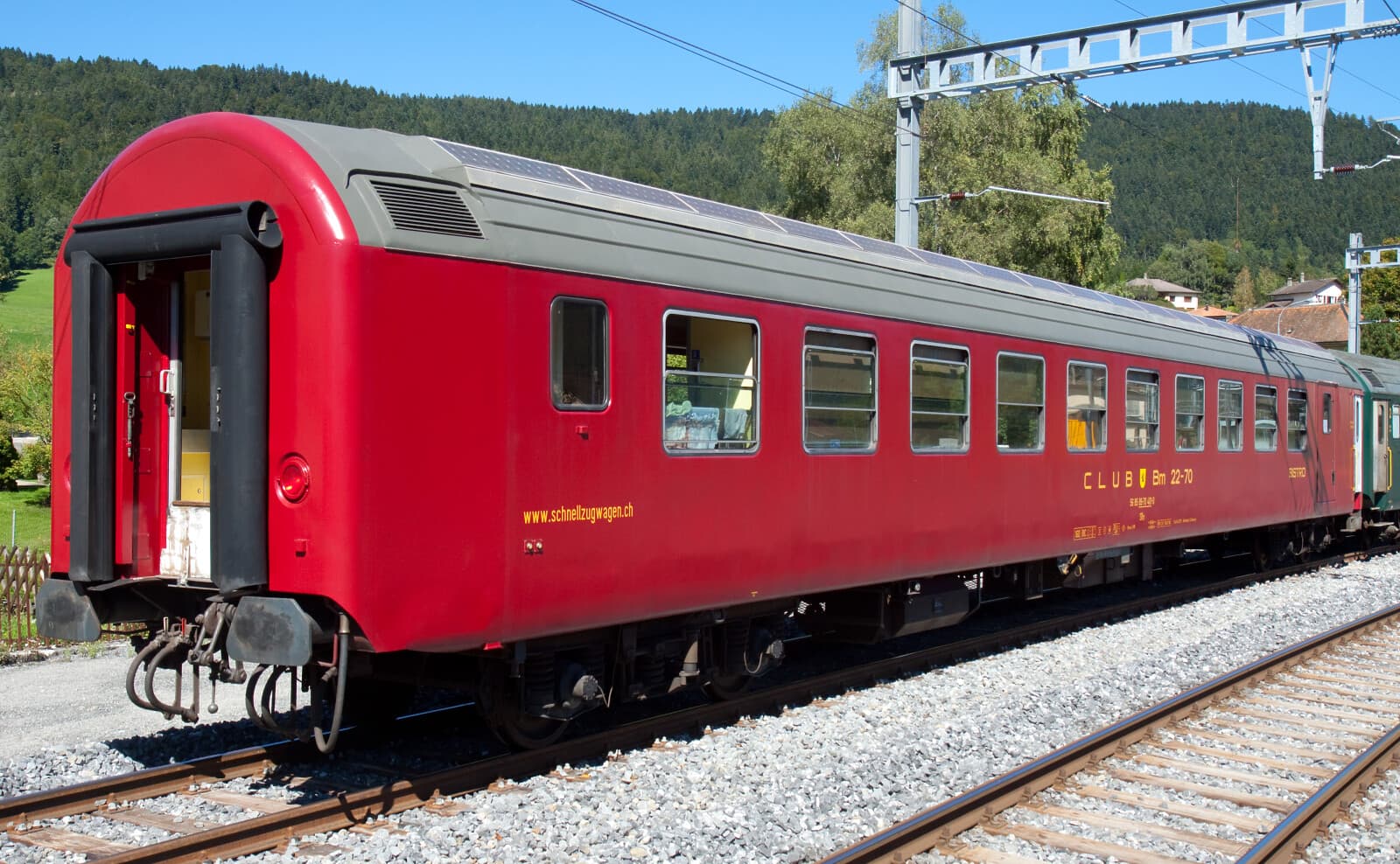 Bistrowagen SRm 401 in „Speisewagenrot“